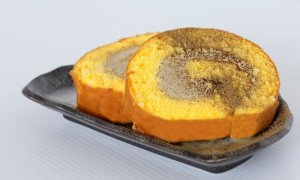 画像2: 伊勢棒焙じ茶ロールケーキ